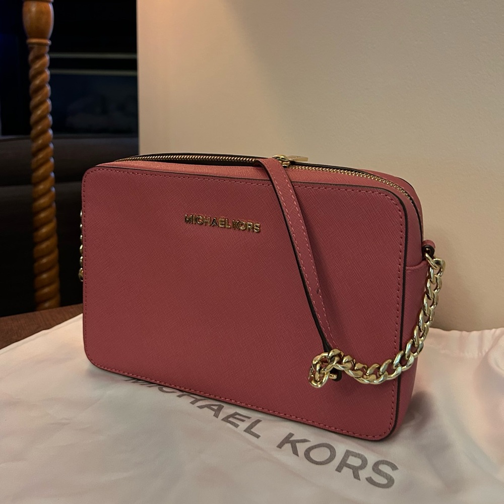 Michael Kors Jet Set Mauve Crossbody Bag with Gold Chain